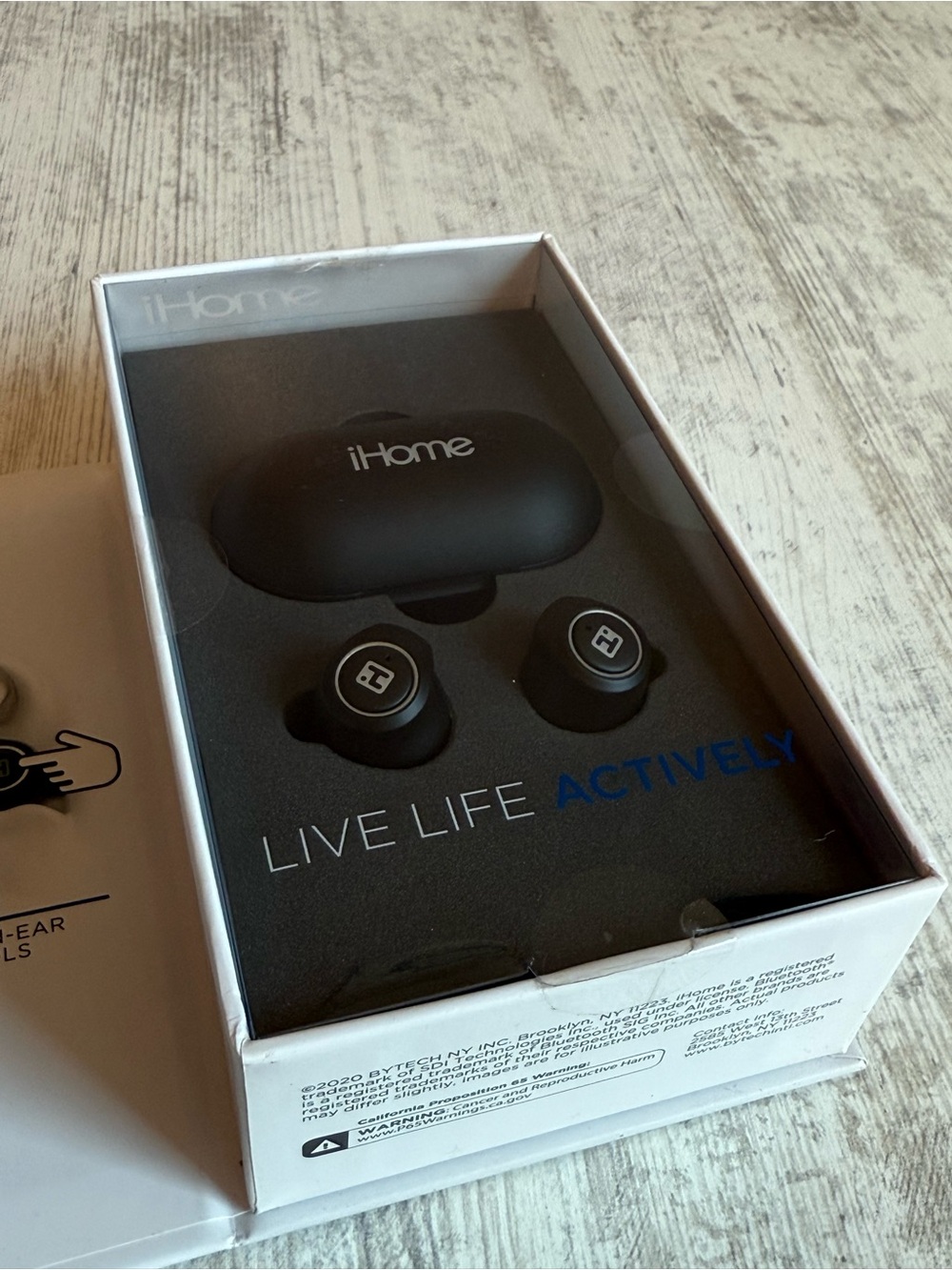 iHome True Wireless Earbuds in Black with Charging Case